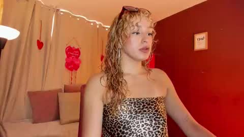 Snapshot of wini_fer chatting on February 8, 2026, 1:03 pm Wini Fer online show from February 8, 2026, 1:03 pm