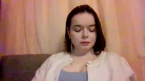 Snapshot of winter__white_rose chatting on December 27, 2024, 2:22 pm Emma online show from December 27, 2024, 2:22 pm