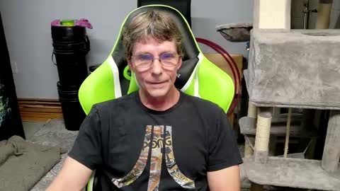 Snapshot of wirehead1970 chatting on October 19, 2025, 2:12 am wirehead1970 online show from October 19, 2025, 2:12 am