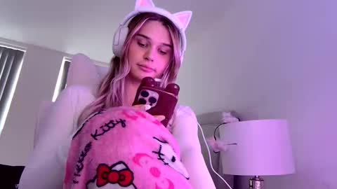 Snapshot of wishdoll chatting on November 19, 2025, 10:26 am evie online show from November 19, 2025, 10:26 am