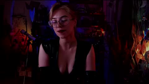 Snapshot of witch_fiona chatting on December 4, 2024, 8:18 pm Goddess of two strapons - Mr. long Don Mr. Pinky online show from December 4, 2024, 8:18 pm