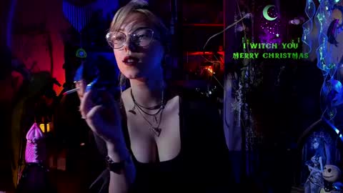 Snapshot of witch_fiona chatting on December 29, 2024, 7:32 pm Goddess of two strapons - Mr. long Don Mr. Pinky online show from December 29, 2024, 7:32 pm