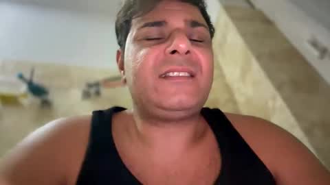 Snapshot of witebull83 chatting on December 2, 2024, 8:11 pm Witebull online show from December 2, 2024, 8:11 pm