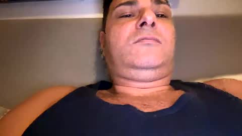 Snapshot of witebull83 chatting on December 12, 2024, 3:27 pm Witebull online show from December 12, 2024, 3:27 pm