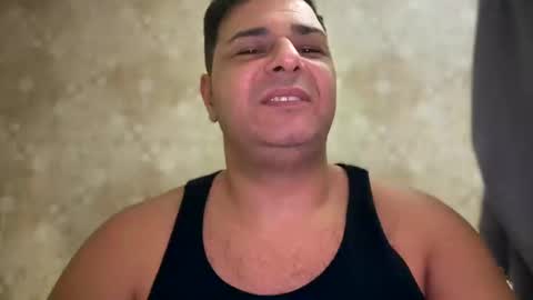 Snapshot of witebull83 chatting on December 14, 2024, 8:29 pm Witebull online show from December 14, 2024, 8:29 pm