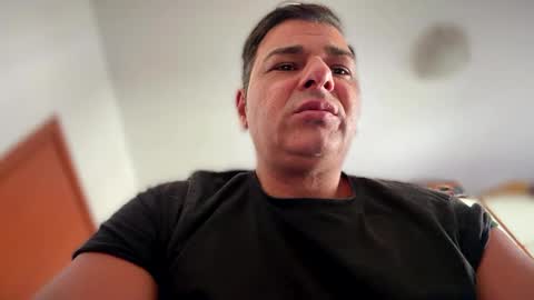 Snapshot of witebull83 chatting on April 4, 2026, 10:24 am Witebull online show from April 4, 2026, 10:24 am