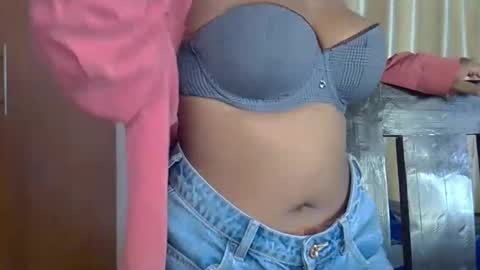 girlie o online show from March 5, 2025, 2:34 pm