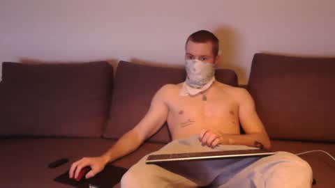 wolf021221 online show from April 4, 2026, 11:51 am