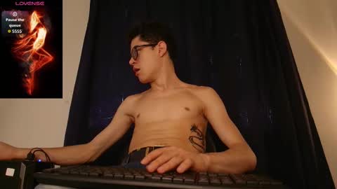  W O L F  online show from October 7, 2025, 11:51 am