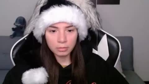 Snapshot of wolfs_daughter chatting on December 2, 2024, 3:15 am Alex online show from December 2, 2024, 3:15 am