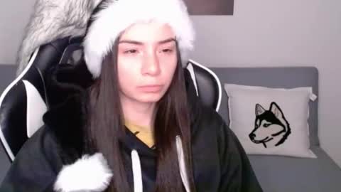 Snapshot of wolfs_daughter chatting on December 3, 2024, 2:14 am Alex online show from December 3, 2024, 2:14 am