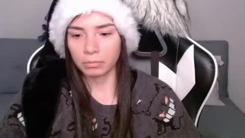 Snapshot of wolfs_daughter chatting on December 5, 2024, 2:53 am Alex online show from December 5, 2024, 2:53 am