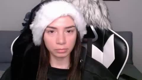 Snapshot of wolfs_daughter chatting on December 10, 2024, 2:27 am Alex online show from December 10, 2024, 2:27 am