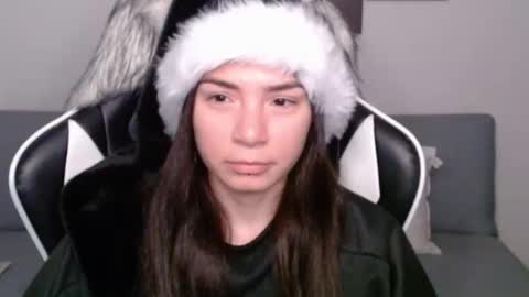 Snapshot of wolfs_daughter chatting on December 12, 2024, 2:26 am Alex online show from December 12, 2024, 2:26 am