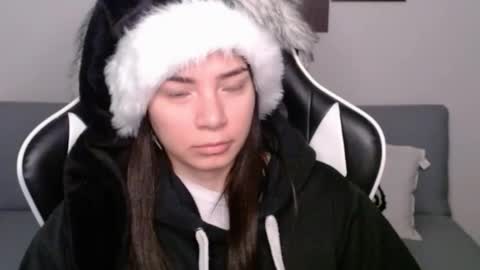 Snapshot of wolfs_daughter chatting on December 14, 2024, 3:07 am Alex online show from December 14, 2024, 3:07 am