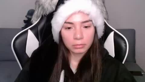 Snapshot of wolfs_daughter chatting on December 15, 2024, 3:24 am Alex online show from December 15, 2024, 3:24 am