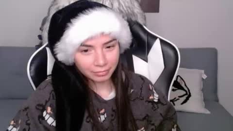 Snapshot of wolfs_daughter chatting on December 16, 2024, 4:02 am Alex online show from December 16, 2024, 4:02 am