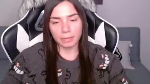 Snapshot of wolfs_daughter chatting on December 18, 2024, 2:53 am Alex online show from December 18, 2024, 2:53 am