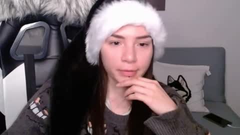 Snapshot of wolfs_daughter chatting on December 20, 2024, 3:03 am Alex online show from December 20, 2024, 3:03 am