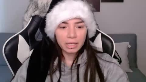 Snapshot of wolfs_daughter chatting on December 22, 2024, 9:20 pm Alex online show from December 22, 2024, 9:20 pm