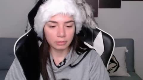 Snapshot of wolfs_daughter chatting on December 23, 2024, 3:18 am Alex online show from December 23, 2024, 3:18 am