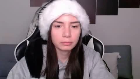 Snapshot of wolfs_daughter chatting on December 25, 2024, 3:18 am Alex online show from December 25, 2024, 3:18 am