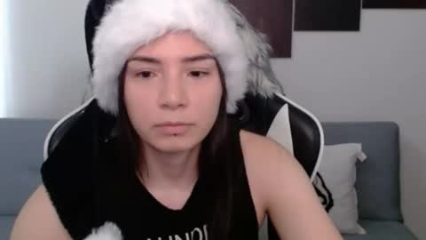 Snapshot of wolfs_daughter chatting on December 25, 2024, 7:34 pm Alex online show from December 25, 2024, 7:34 pm