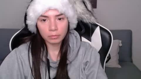 Snapshot of wolfs_daughter chatting on December 28, 2024, 3:37 am Alex online show from December 28, 2024, 3:37 am