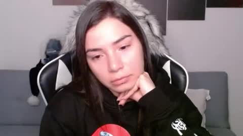 Snapshot of wolfs_daughter chatting on December 29, 2024, 3:22 am Alex online show from December 29, 2024, 3:22 am