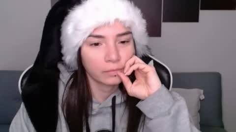 Snapshot of wolfs_daughter chatting on December 30, 2024, 3:25 am Alex online show from December 30, 2024, 3:25 am