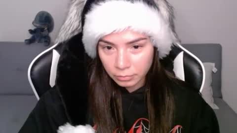 Snapshot of wolfs_daughter chatting on January 1, 2025, 2:19 am Alex online show from January 1, 2025, 2:19 am