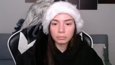 Snapshot of wolfs_daughter chatting on January 1, 2025, 5:22 am Alex online show from January 1, 2025, 5:22 am