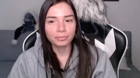 Snapshot of wolfs_daughter chatting on January 5, 2025, 10:50 pm Alex online show from January 5, 2025, 10:50 pm