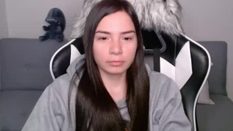 Snapshot of wolfs_daughter chatting on January 9, 2025, 3:04 am Alex online show from January 9, 2025, 3:04 am