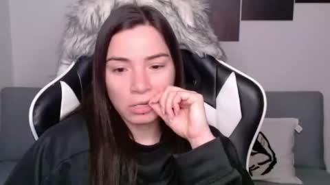 Snapshot of wolfs_daughter chatting on January 17, 2025, 3:34 am Alex online show from January 17, 2025, 3:34 am