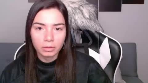 Snapshot of wolfs_daughter chatting on January 19, 2025, 2:57 am Alex online show from January 19, 2025, 2:57 am