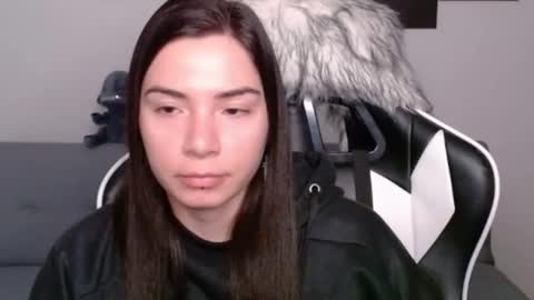 Snapshot of wolfs_daughter chatting on January 20, 2025, 2:43 am Alex online show from January 20, 2025, 2:43 am