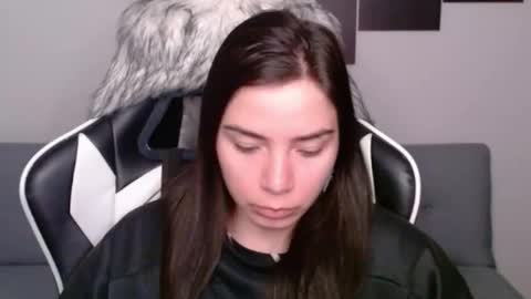 Snapshot of wolfs_daughter chatting on January 26, 2025, 2:45 am Alex online show from January 26, 2025, 2:45 am