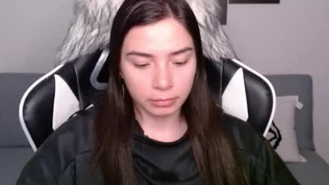 Snapshot of wolfs_daughter chatting on January 27, 2025, 2:42 am Alex online show from January 27, 2025, 2:42 am