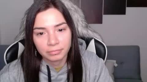 Snapshot of wolfs_daughter chatting on February 1, 2025, 3:19 am Alex online show from February 1, 2025, 3:19 am