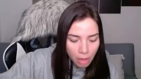 Snapshot of wolfs_daughter chatting on February 4, 2025, 3:11 am Alex online show from February 4, 2025, 3:11 am