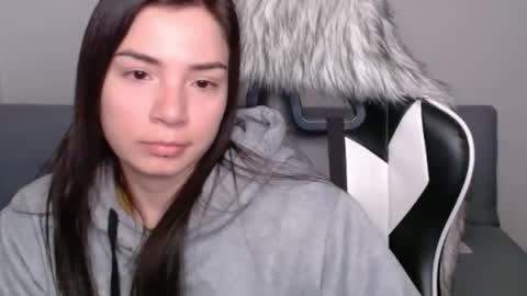 Snapshot of wolfs_daughter chatting on February 5, 2025, 1:58 am Alex online show from February 5, 2025, 1:58 am