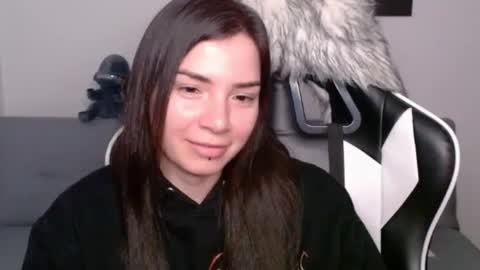 Snapshot of wolfs_daughter chatting on February 6, 2025, 3:59 am Alex online show from February 6, 2025, 3:59 am