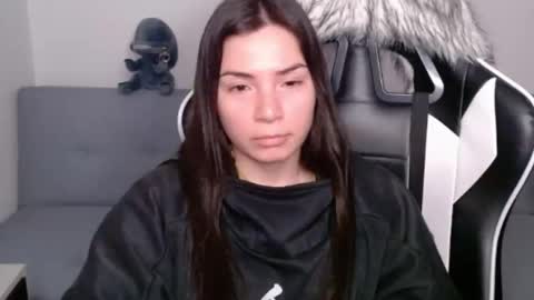 Snapshot of wolfs_daughter chatting on February 27, 2025, 2:10 am Alex online show from February 27, 2025, 2:10 am