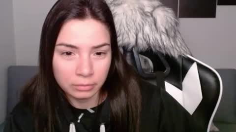 Snapshot of wolfs_daughter chatting on March 7, 2025, 4:24 am Alex online show from March 7, 2025, 4:24 am