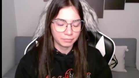 Snapshot of wolfs_daughter chatting on September 13, 2025, 2:22 am Alex online show from September 13, 2025, 2:22 am