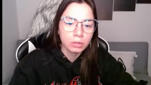 Snapshot of wolfs_daughter chatting on September 15, 2025, 2:00 am Alex online show from September 15, 2025, 2:00 am