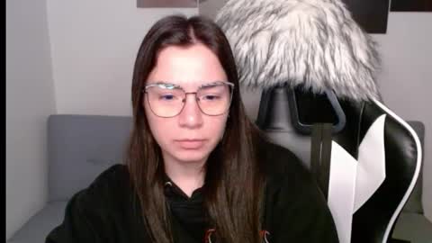 Snapshot of wolfs_daughter chatting on September 19, 2025, 2:57 am Alex online show from September 19, 2025, 2:57 am