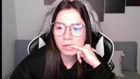 Snapshot of wolfs_daughter chatting on September 22, 2025, 2:13 am Alex online show from September 22, 2025, 2:13 am