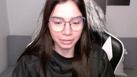 Snapshot of wolfs_daughter chatting on September 25, 2025, 2:37 am Alex online show from September 25, 2025, 2:37 am